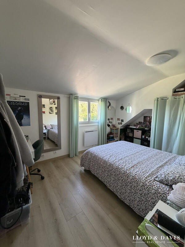 Maison - 185 m² - 8 pièces