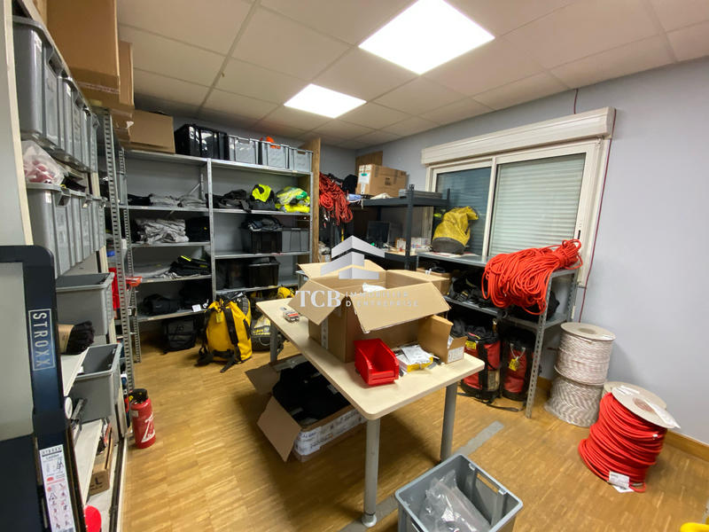 Local d'activités - 306 m²