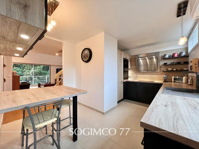 Duplex - 147 m² - 6 pièces