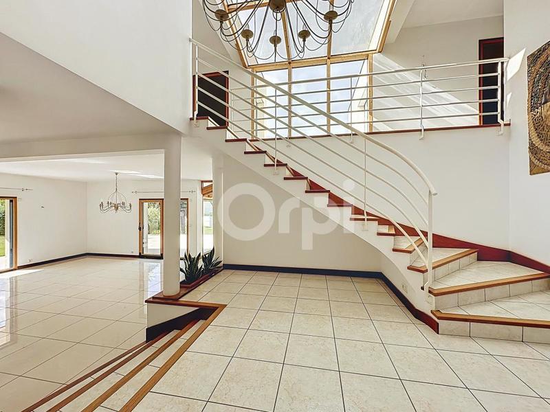 Propriété - 265 m² - 6 pièces