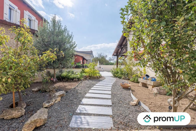 Maison - 220 m² - 6 pièces