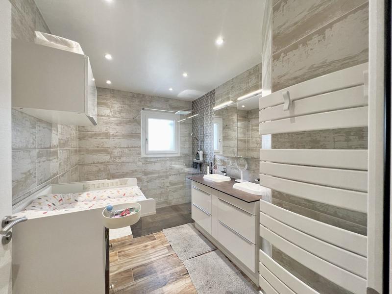 Maison - 164 m² - 8 pièces