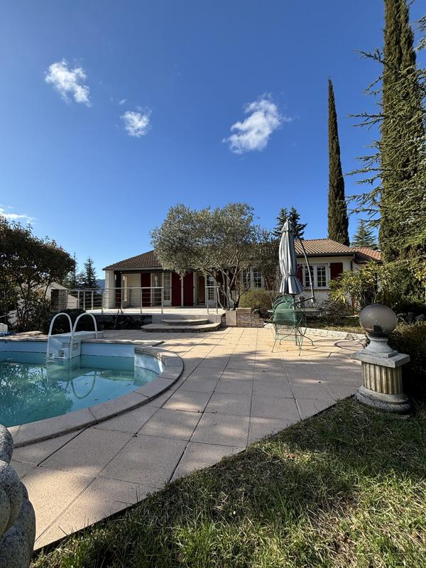 Maison - 158 m² - 7 pièces