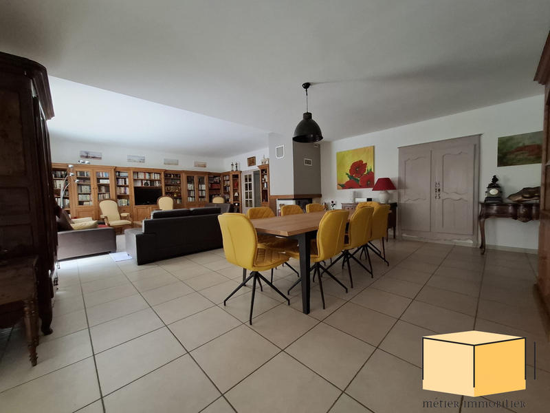 Maison traditionnelle - 377 m² - 7 pièces