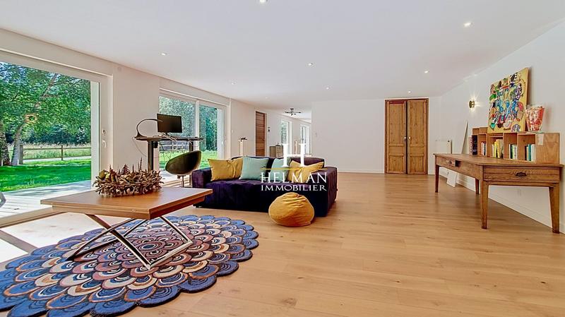 Maison - 222 m² - 8 pièces