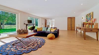 Maison - 222 m² - 8 pièces