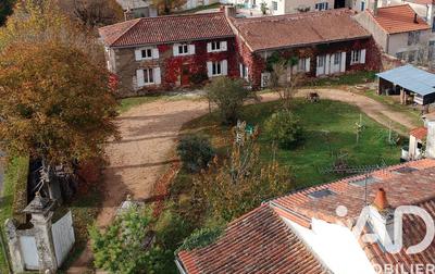 Maison - 203 m² - 7 pièces