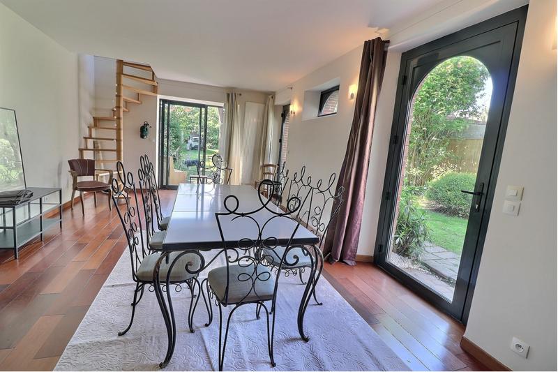 Maison - 289 m² - 8 pièces