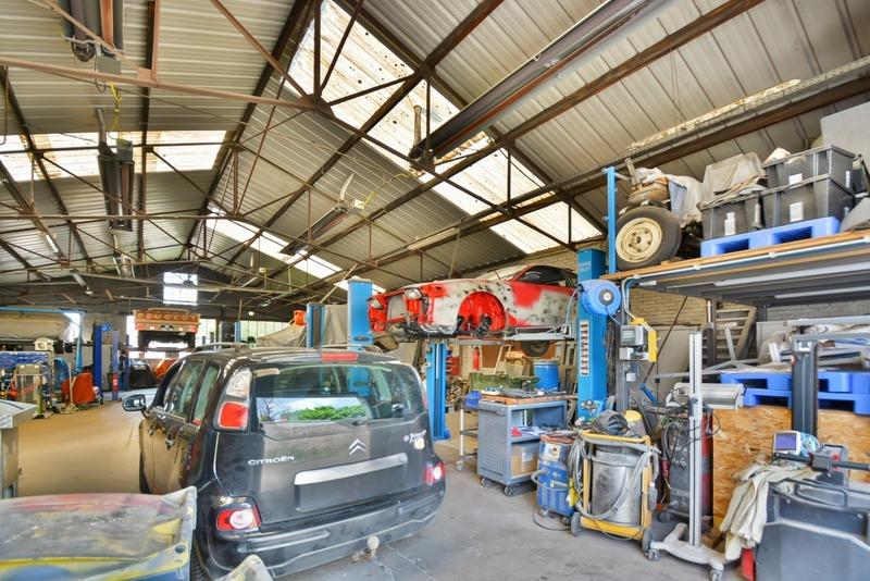 Local d'activité / Entrepôt - 900 m² - 10 pièces