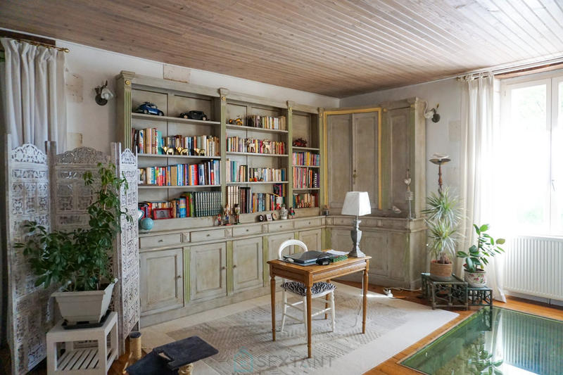 Maison - 220 m² - 8 pièces