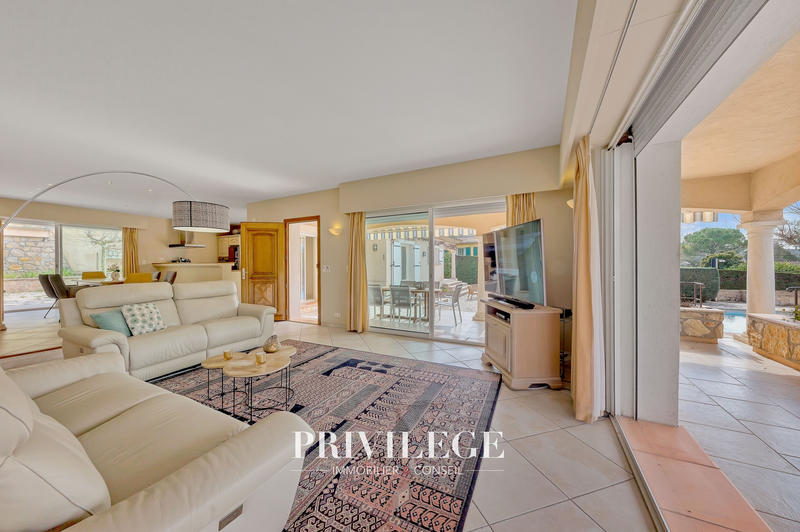 Villa - 240 m² - 8 pièces