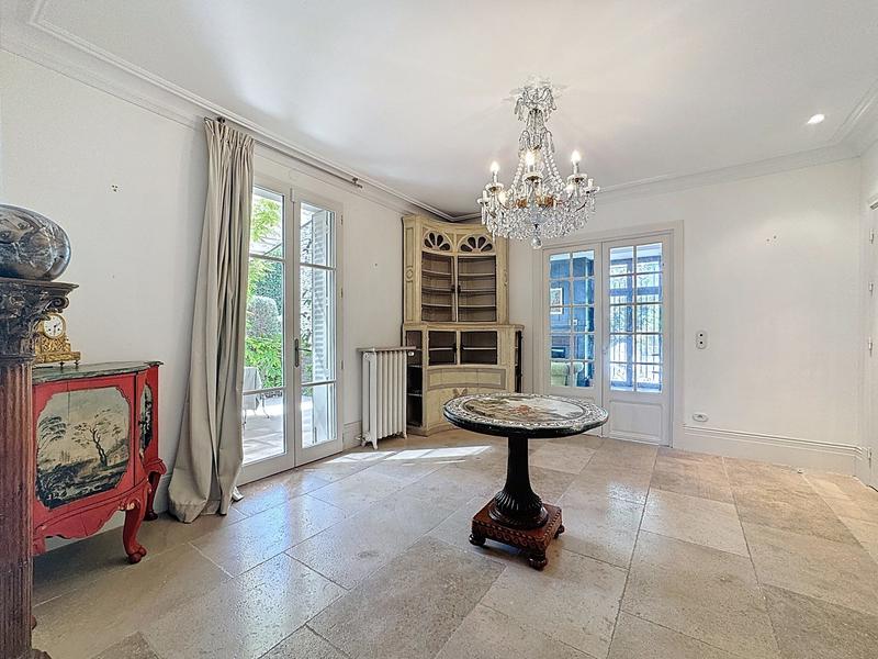 Villa - 230 m² - 6 pièces