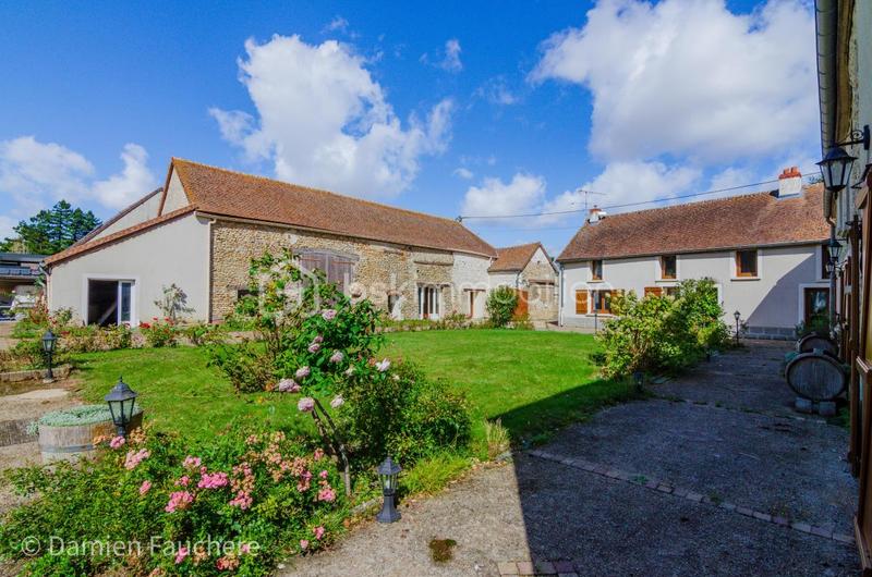 Corps de ferme - 340 m² - 11 pièces