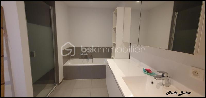 Maison - 240 m² - 8 pièces