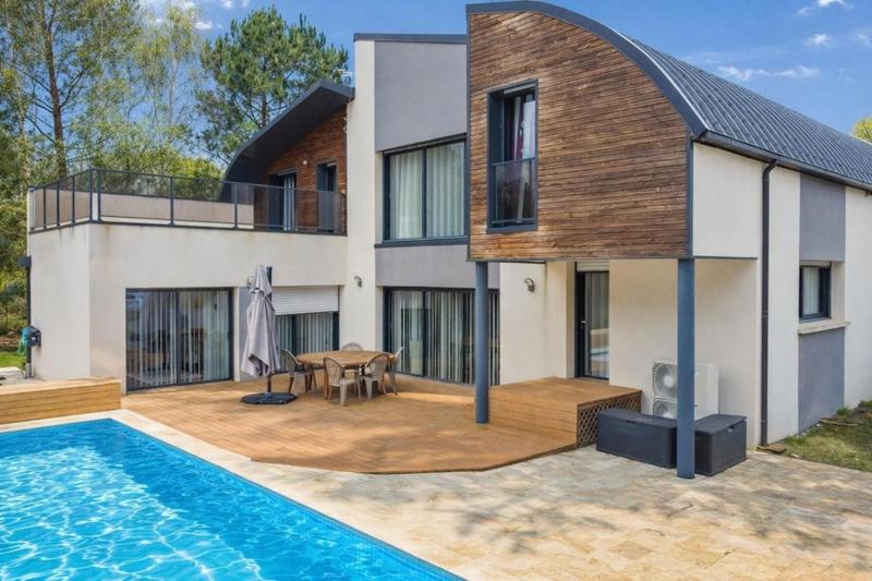 Maison - 206 m² - 7 pièces