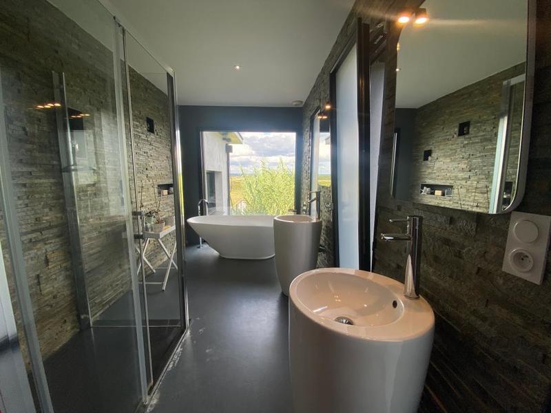 Maison - 222 m² - 5 pièces