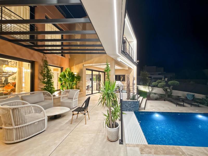 Maison - 311 m² - 5 pièces