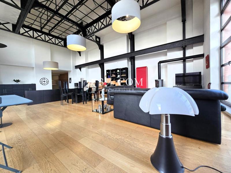 Loft - 231 m² - 6 pièces