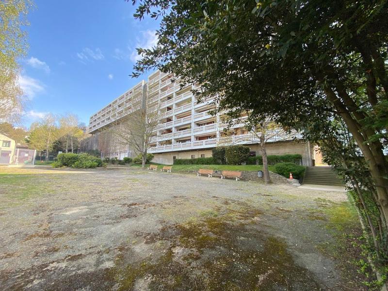 Appartement - 93 m² - 4 pièces