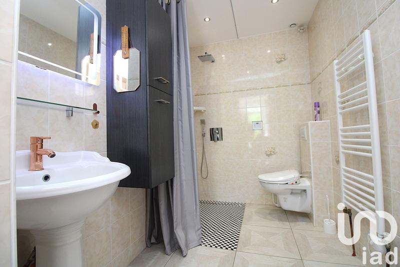 Maison - 180 m² - 10 pièces