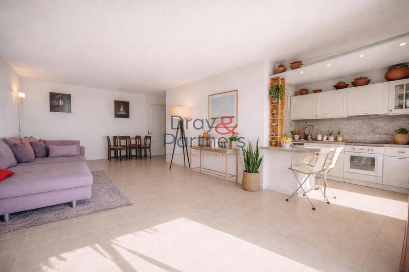 Appartement - 80 m² - 4 pièces