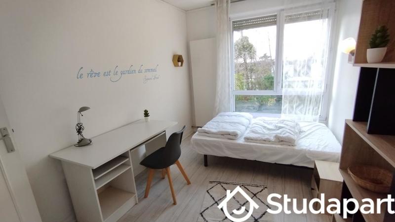 Chambre - 11 m² - 1 pièce