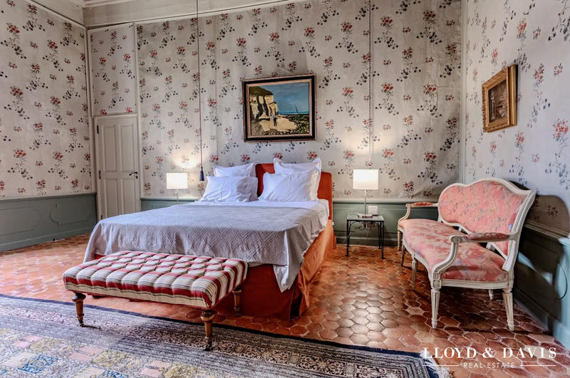 Château - 6 000 m² - 30 pièces