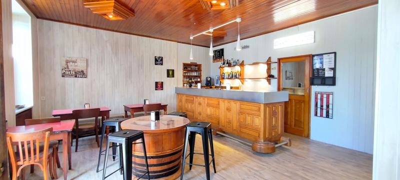 Maison - 360 m² - 9 pièces