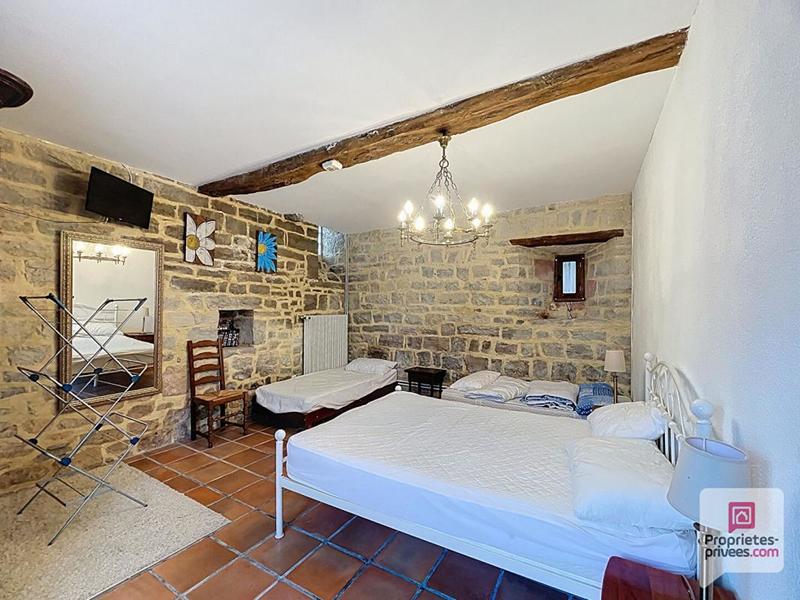 Propriété - 270 m² - 12 pièces