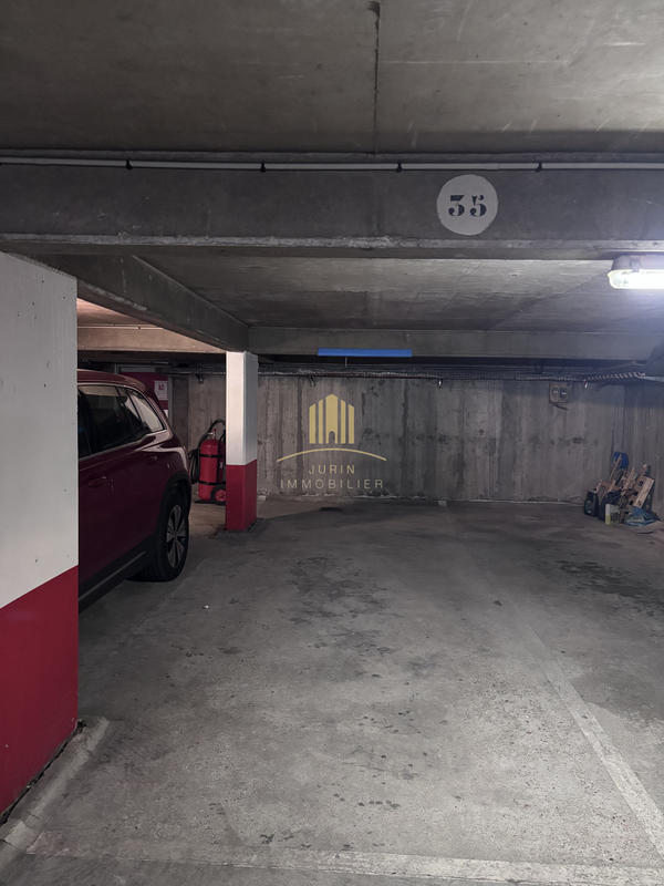 Parking / Garage