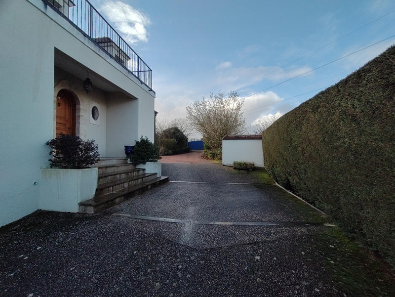 Propriété - 178 m² - 9 pièces