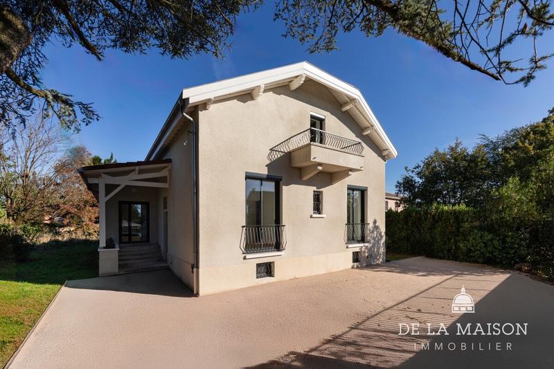 Maison - 208 m² - 8 pièces