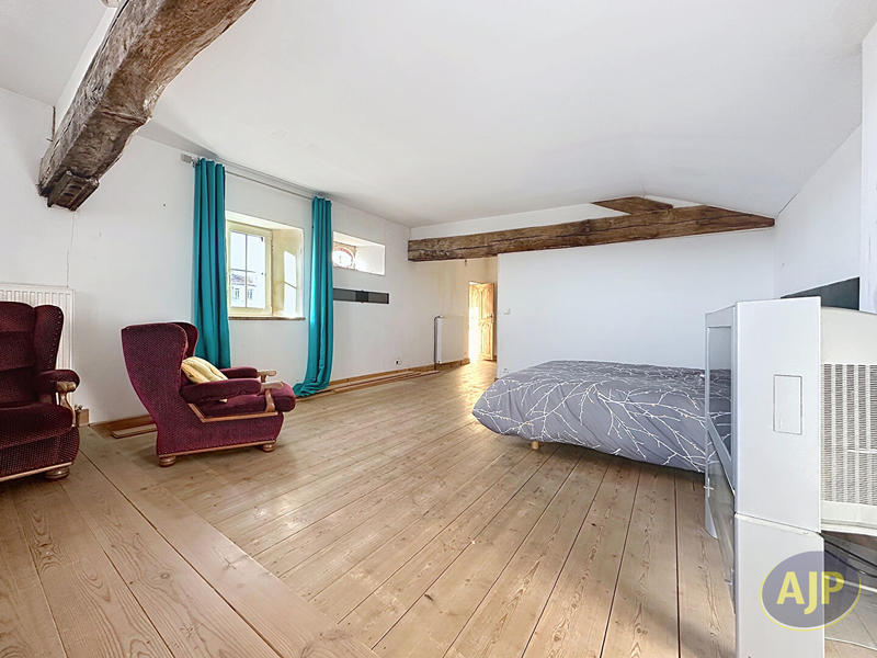 Maison - 272 m² - 9 pièces