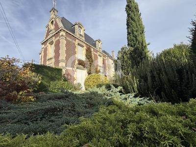 Maison - 175 m² - 9 pièces