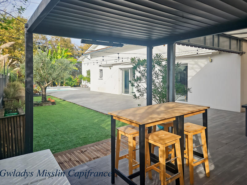 Propriété - 441 m² - 9 pièces