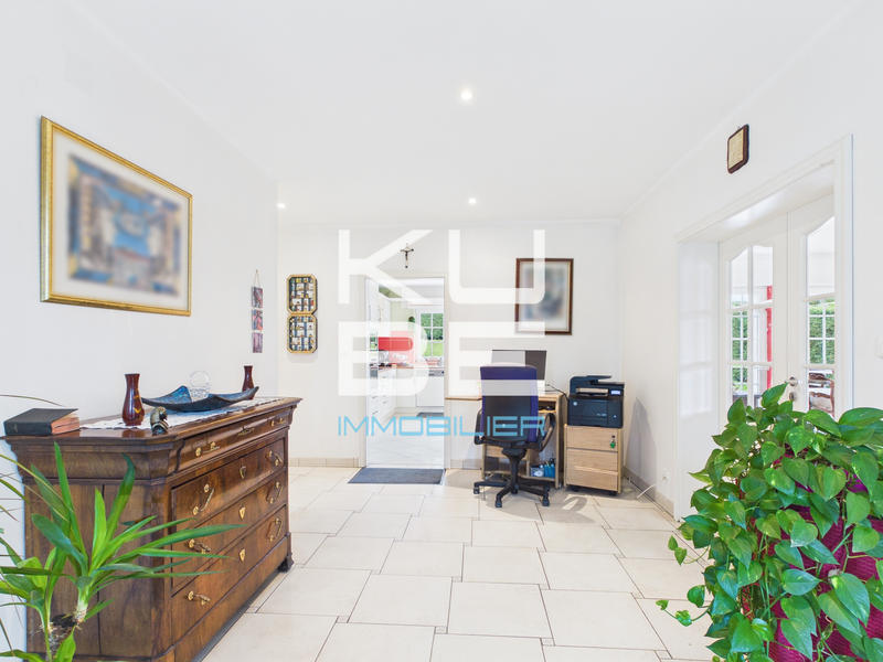 Maison - 220 m² - 8 pièces