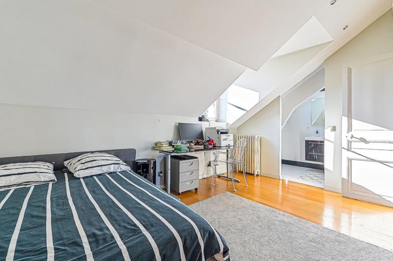 Maison - 340 m² - 8 pièces