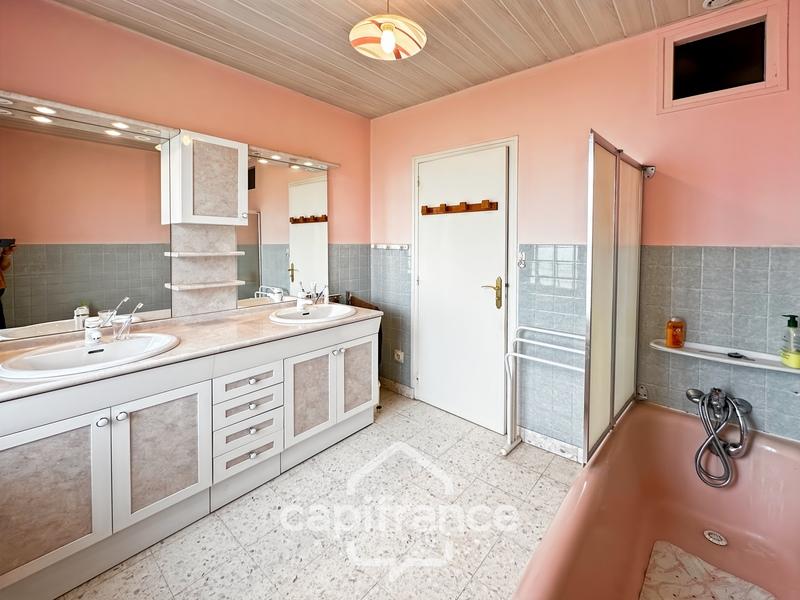 Maison - 151 m² - 8 pièces