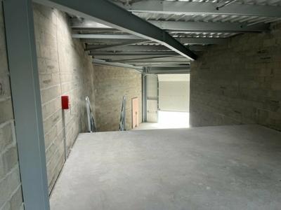 Local d'activité / Entrepôt - 169 m²