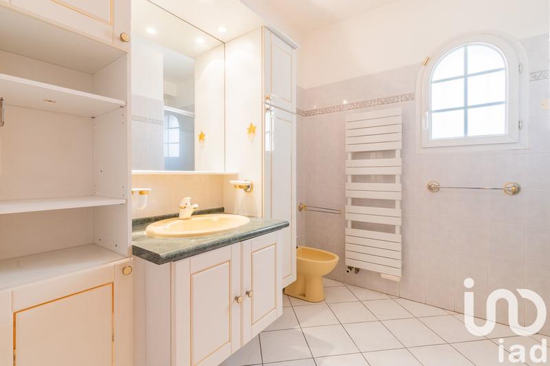 Maison - 220 m² - 10 pièces