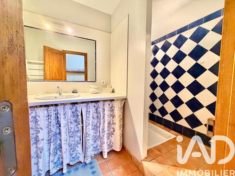 Maison - 290 m² - 9 pièces