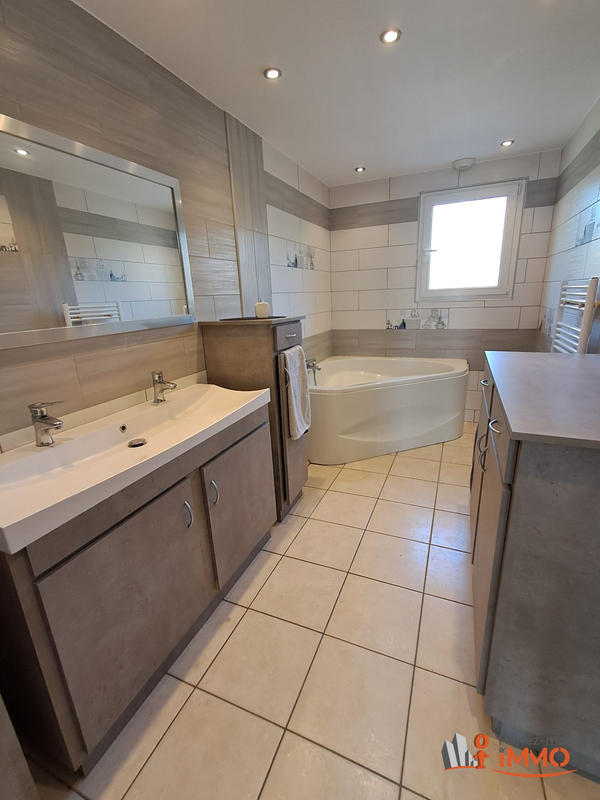 Villa - 212 m² - 6 pièces