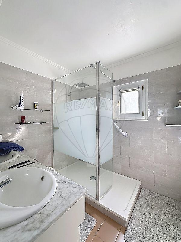 Maison - 99 m² - 5 pièces