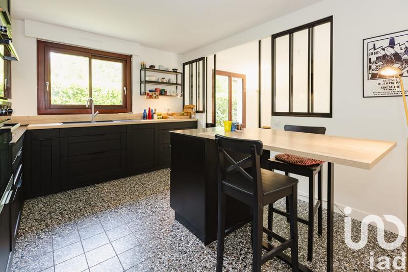 Maison - 246 m² - 8 pièces