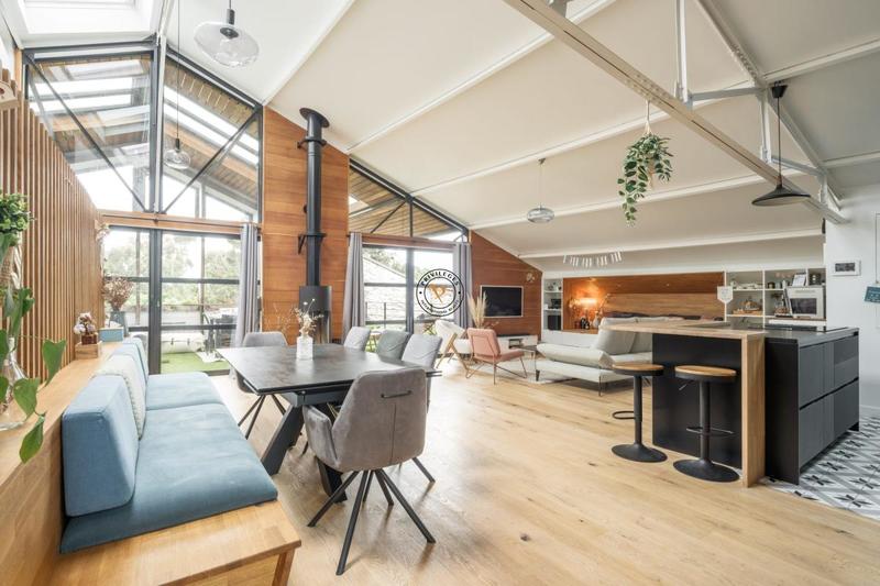 Maison - 252 m² - 9 pièces