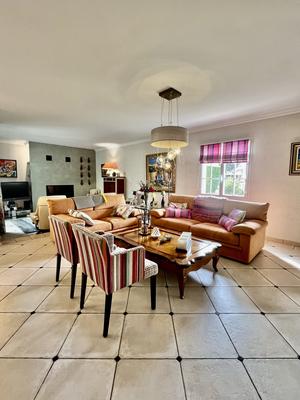 Maison traditionnelle - 221 m² - 7 pièces