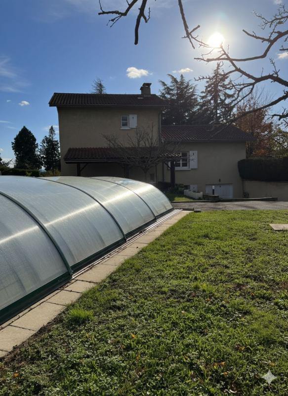 Maison - 214 m² - 5 pièces