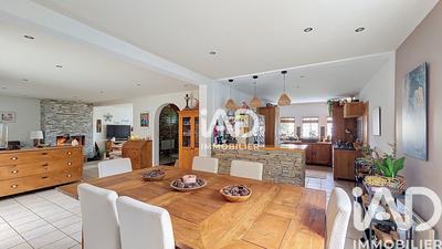 Maison - 206 m² - 8 pièces