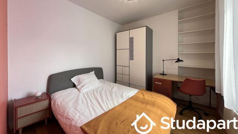 Chambre - 95 m² - 1 pièce