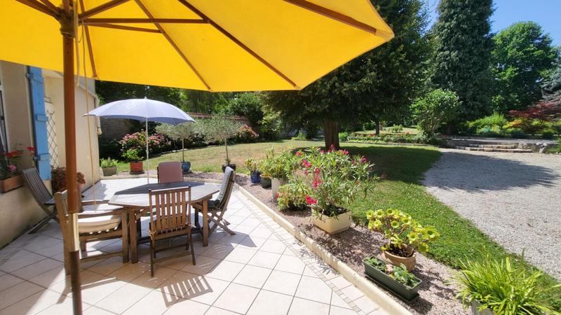 Maison - 385 m² - 8 pièces